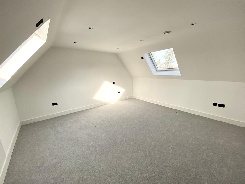 Top floor bed 2.jpg