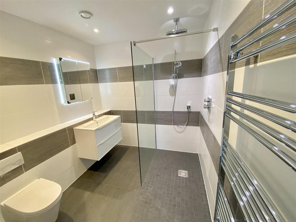 Ensuite 1 a.jpg
