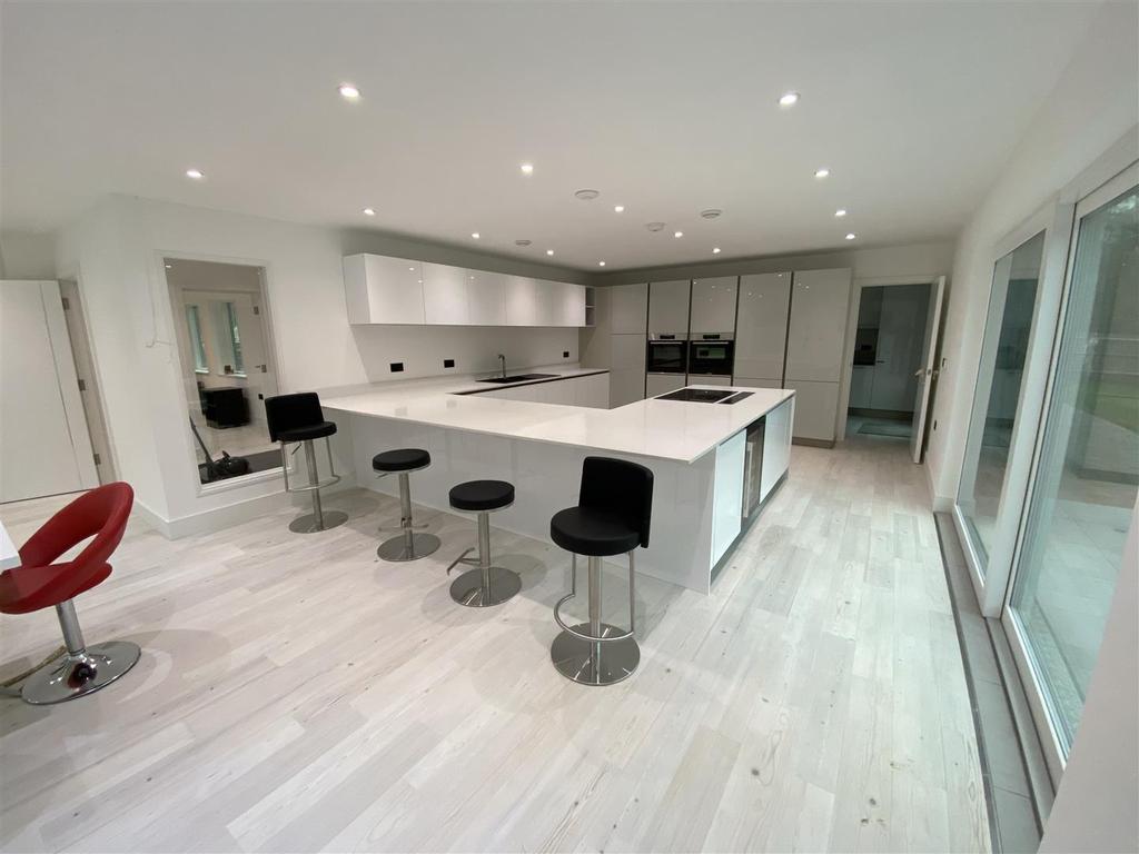 Kitchen :dining.jpg