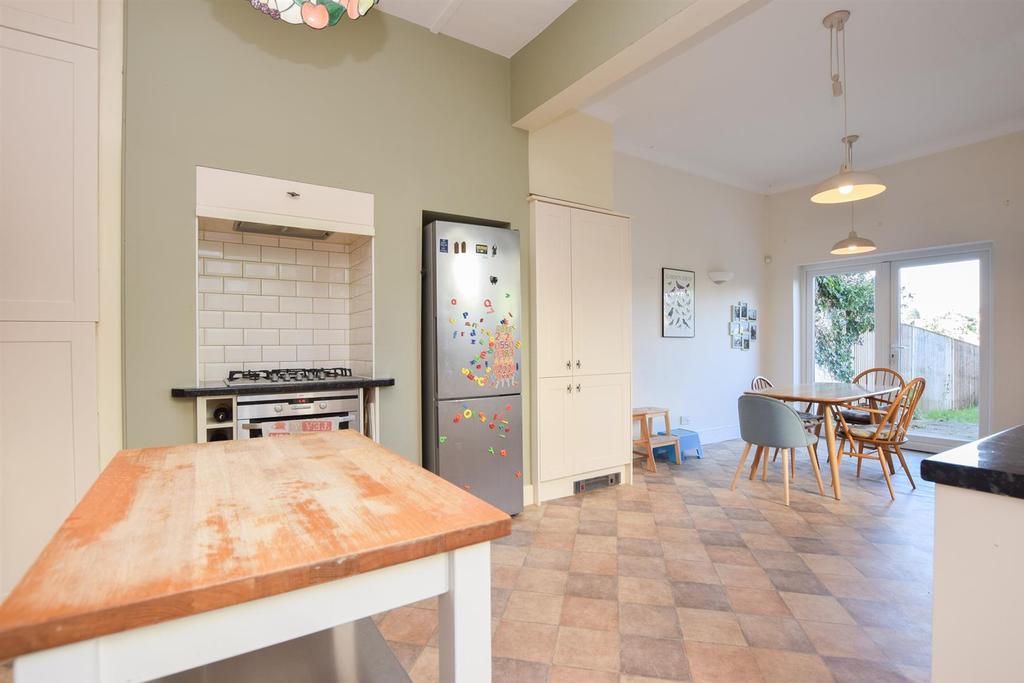 St. Helens Crescent, Hastings 4 bed semidetached house £600,000