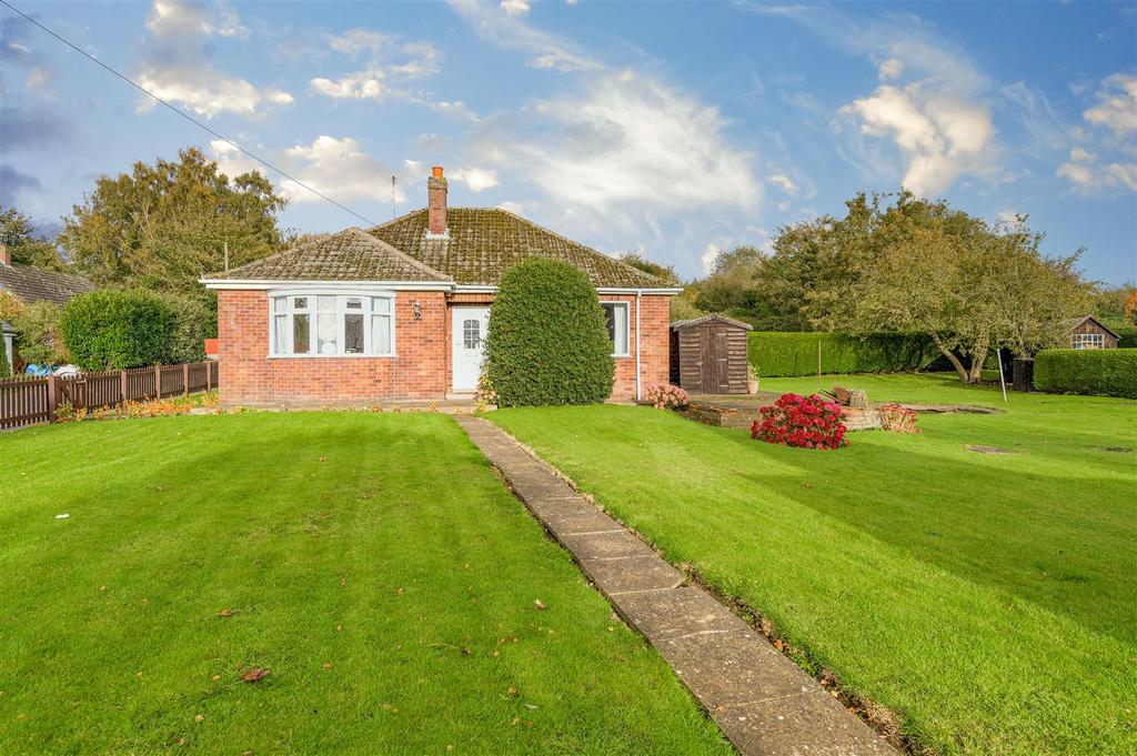 Main Road, Toynton All Saints, Spilsby 2 bed detached bungalow £245,000