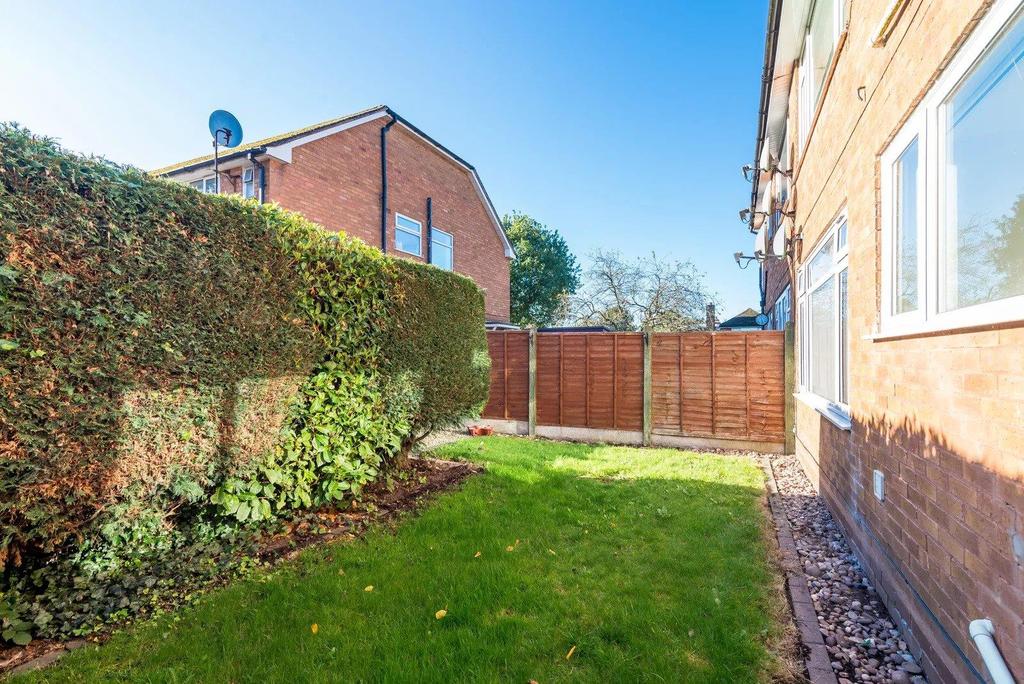Slade Road, Sutton Coldfield 2 bed flat £895 pcm (£207 pw)