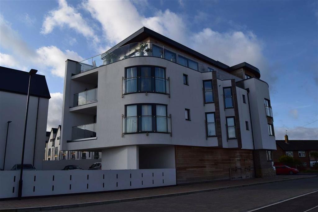 Fishermans Beach, Range Road, Hythe... 3 bed apartment £1,700 pcm (£