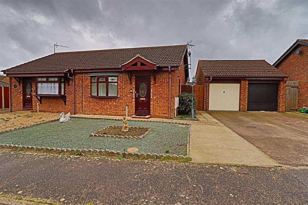 Dunston Drive, Lowestoft 1 bed bungalow £180,000