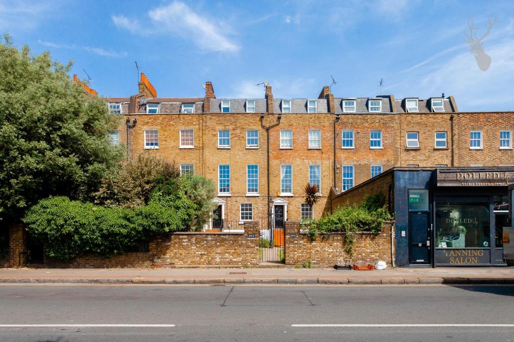Hackney Road, Haggerston, London 1 bed flat £1,750 pcm (£404 pw)