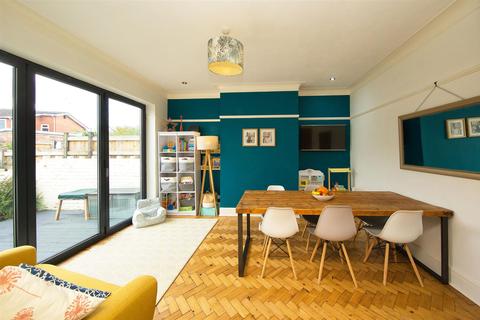 10 Axminster Road, Cardiff, CF23 5AR