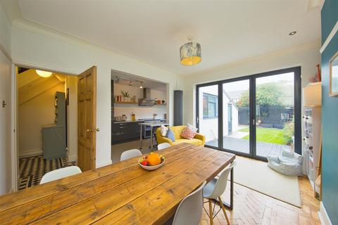 10 Axminster Road, Cardiff, CF23 5AR