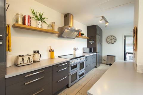 10 Axminster Road, Cardiff, CF23 5AR