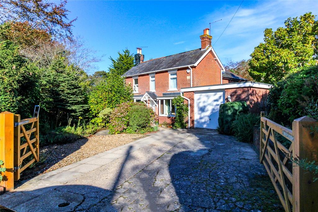 Hill Lane, Bransgore, Christchurch, Dorset, BH23 3 bed semidetached