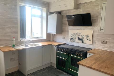 3 bedroom semi-detached house to rent, Maple Avenue, Winton M30 8JU