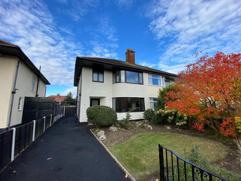 Montrose Drive, Southport, Merseyside, PR9 7JA 3 bed semidetached house £260,000