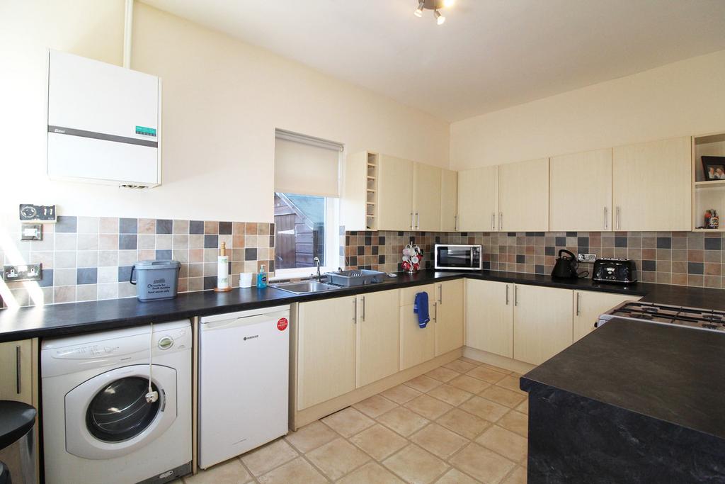 Gardiner Street, Prestwick, KA9 2 bed semidetached bungalow £170,000