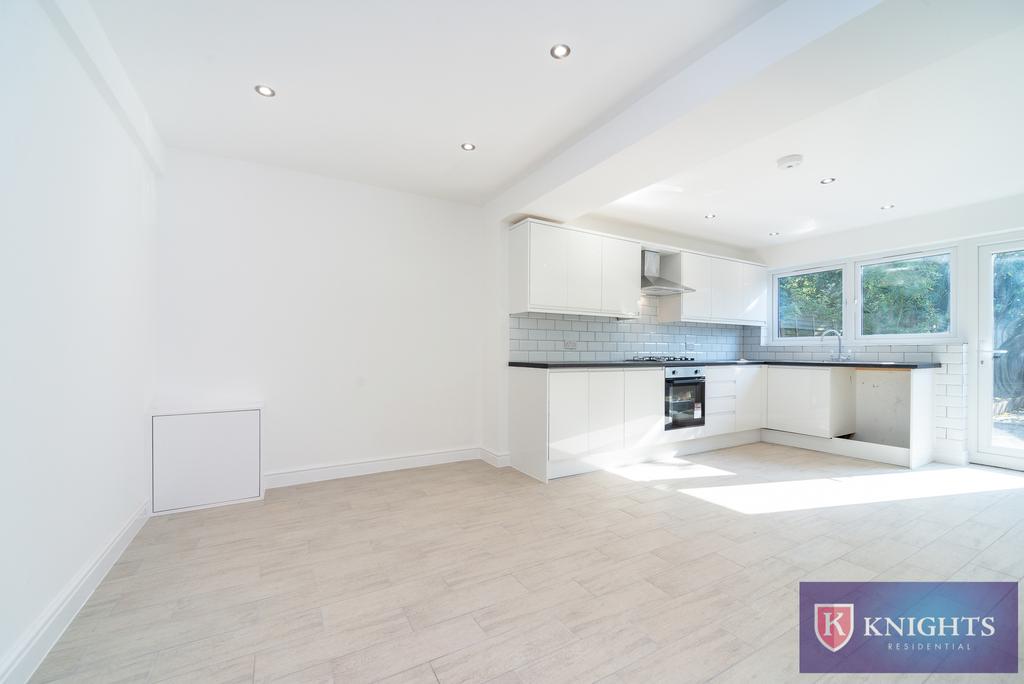 Montagu Gardens, London, N18 3 bed house £1,750 pcm (£404 pw)