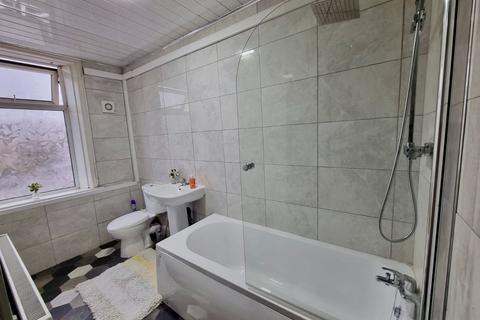 3 Mannheim Road, Bradford, BD9 5DX