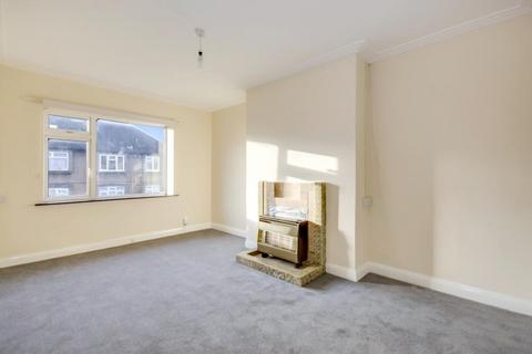 2 bedroom flat to rent, Gifford Gardens, Hanwell, W7