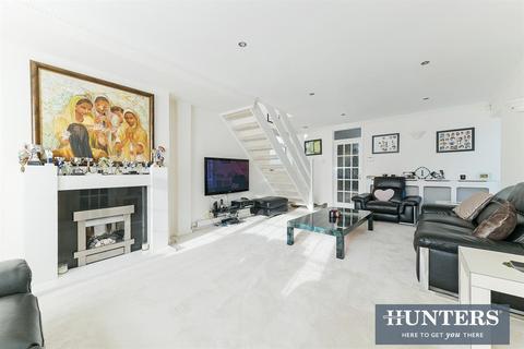 22 Badgers Copse, Worcester Park, KT4 7EZ