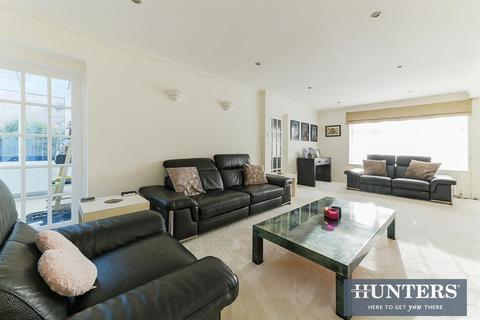22 Badgers Copse, Worcester Park, KT4 7EZ