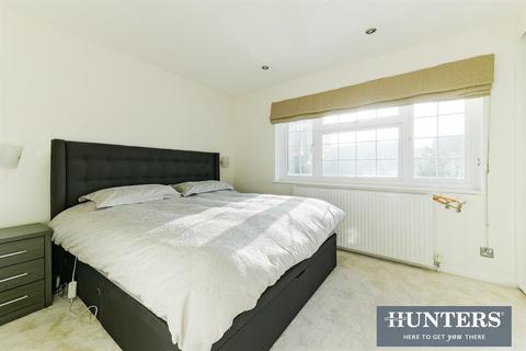 22 Badgers Copse, Worcester Park, KT4 7EZ