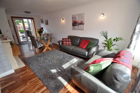 16 Brenfield Drive, Glasgow, G44 3LT