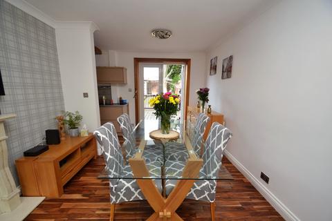 16 Brenfield Drive, Glasgow, G44 3LT