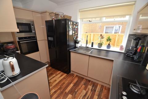 16 Brenfield Drive, Glasgow, G44 3LT
