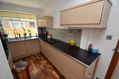 16 Brenfield Drive, Glasgow, G44 3LT