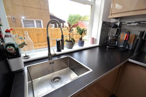16 Brenfield Drive, Glasgow, G44 3LT