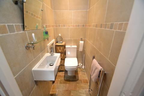 16 Brenfield Drive, Glasgow, G44 3LT