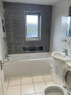 2 bedroom flat to rent, Melissa Court, Princes Gate, Hp13