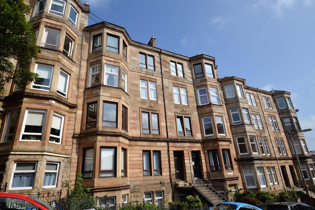 Brownlie Street, Mount Florida, G42 9BT 3 bed flat £165,000