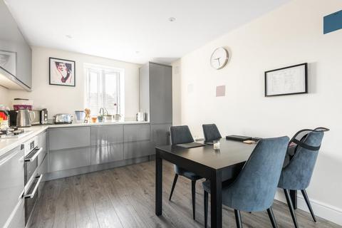 2 bedroom flat for sale - The Glade, Croydon