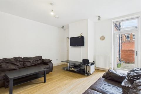 3 bedroom flat to rent, Glenthorn Road, Newcastle Upon Tyne