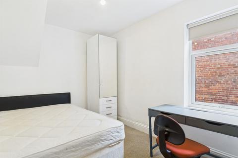 3 bedroom flat to rent, Glenthorn Road, Newcastle Upon Tyne