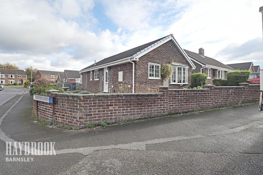Buckingham Way, Royston 3 bed detached bungalow £230,000