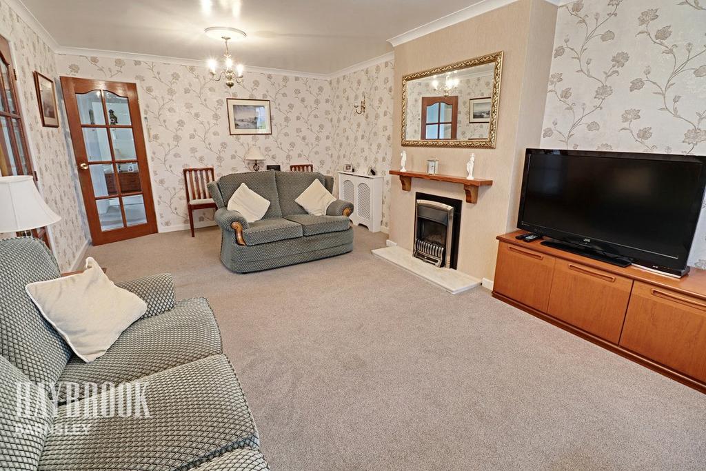 Buckingham Way, Royston 3 bed detached bungalow £230,000