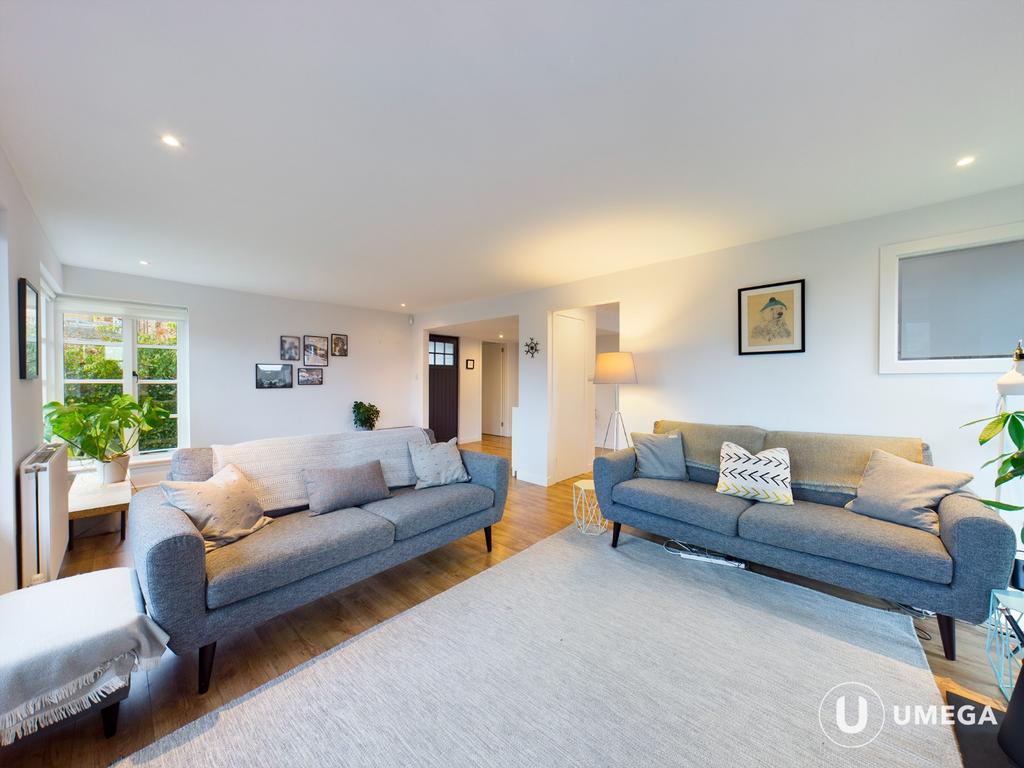 Midmar Drive, Morningside, Edinburgh... 2 bed bungalow £2,200 pcm (£