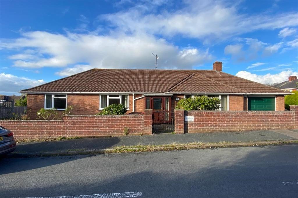 Lichfield Avenue, Tupsley, Hereford, HR1 3 bed detached bungalow £330,000