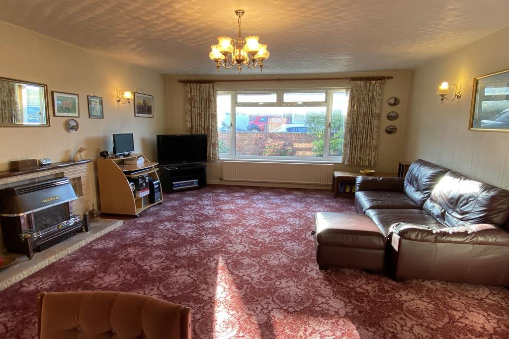 Lichfield Avenue, Tupsley, Hereford, HR1 3 bed detached bungalow £330,000