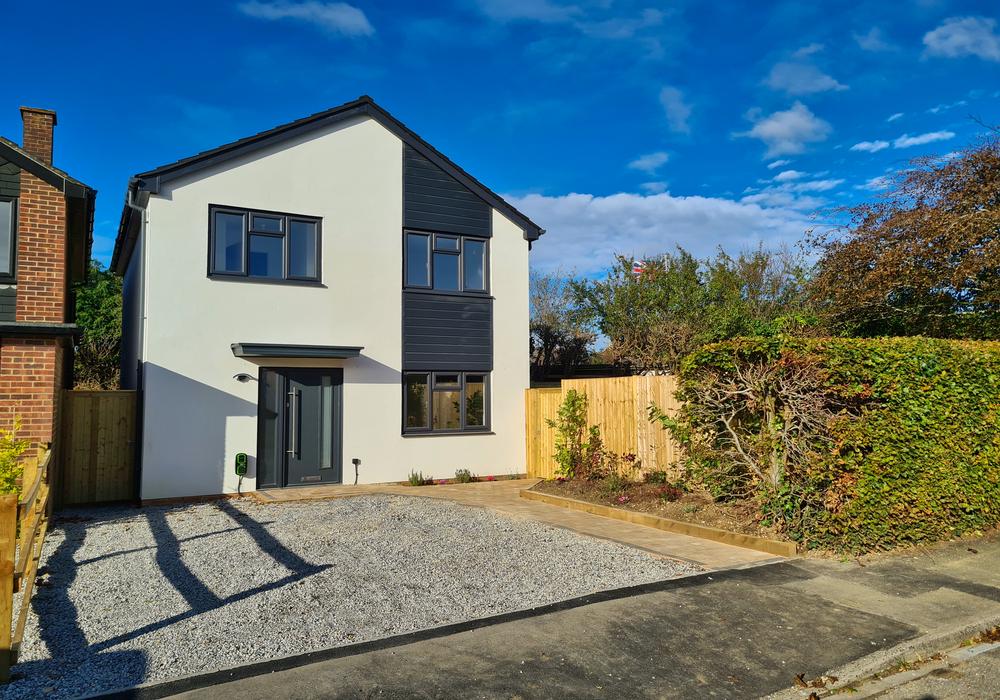 Oliver Road, Pennington SO41 3 bed detached house £550,000