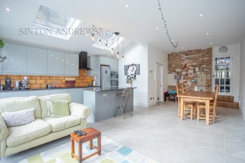 21 Egerton Gardens, London, W13 8HG