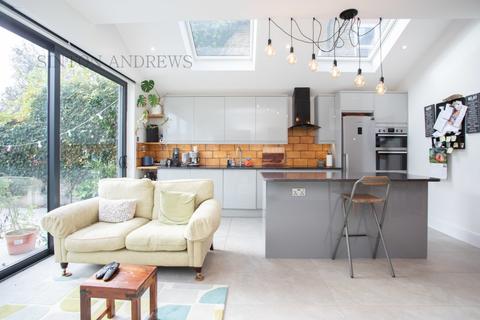 21 Egerton Gardens, London, W13 8HG