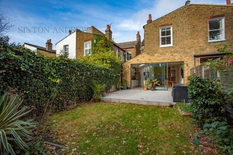 21 Egerton Gardens, London, W13 8HG