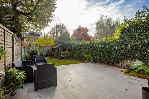 21 Egerton Gardens, London, W13 8HG