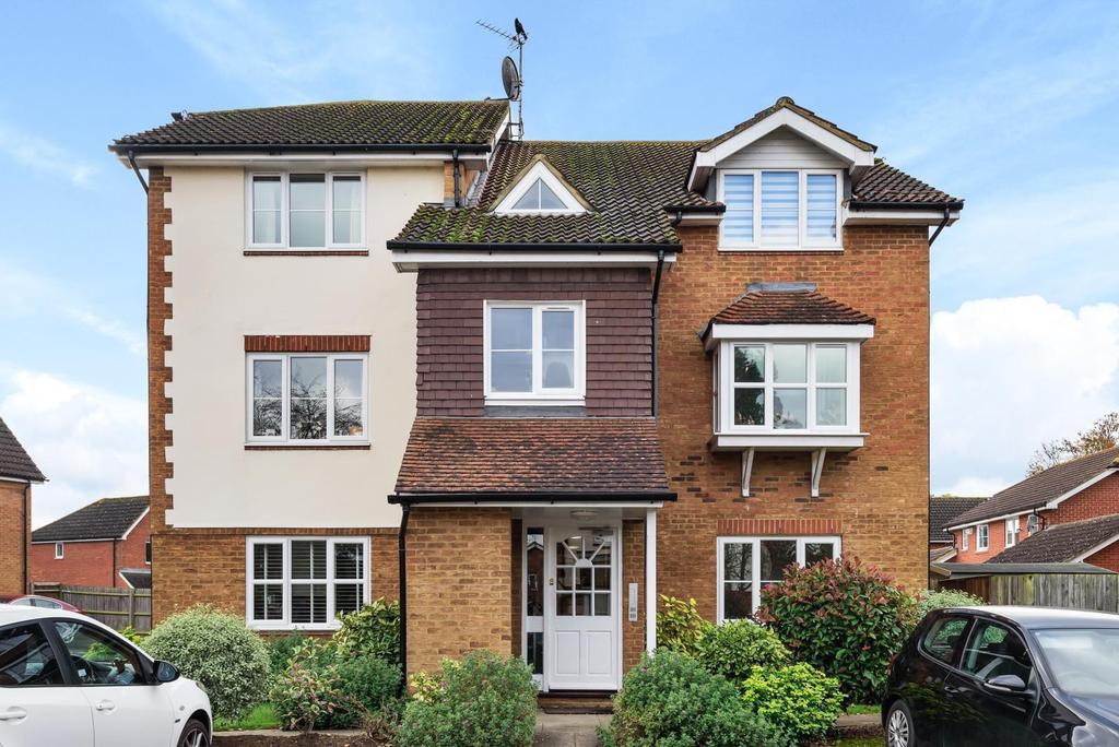 Sullivans Reach, WaltonOnThames, KT12 2 bed flat £315,000