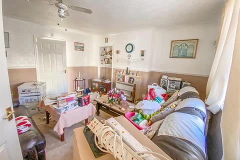 99 Lynton Road, Bristol, BS3 5LU
