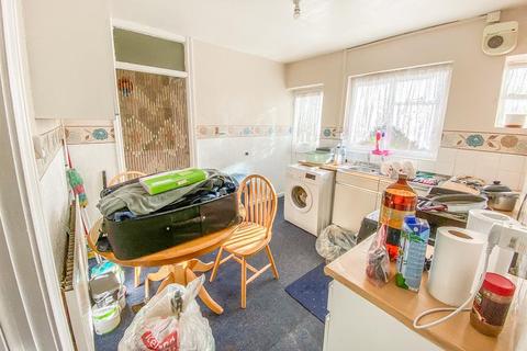 99 Lynton Road, Bristol, BS3 5LU