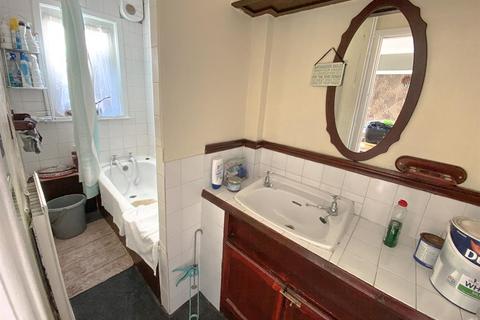 99 Lynton Road, Bristol, BS3 5LU