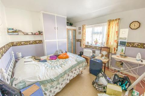 99 Lynton Road, Bristol, BS3 5LU