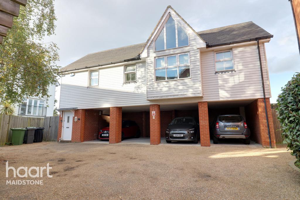 Tilling Close, Maidstone 2 bed coach house £250,000
