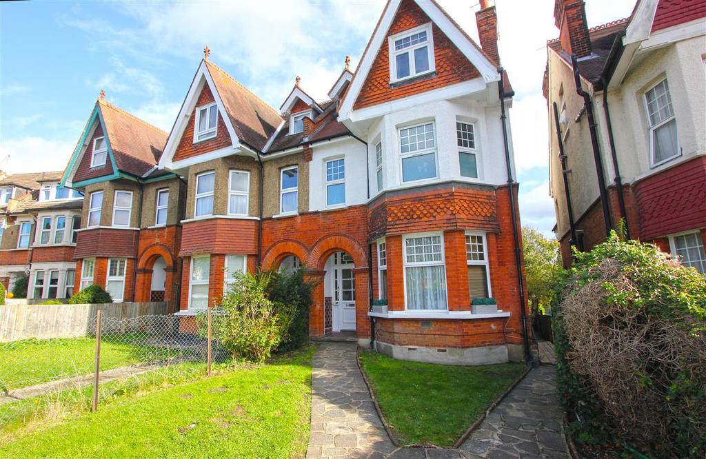 St Augustines Avenue, South Croydon... 2 bed apartment £290,000
